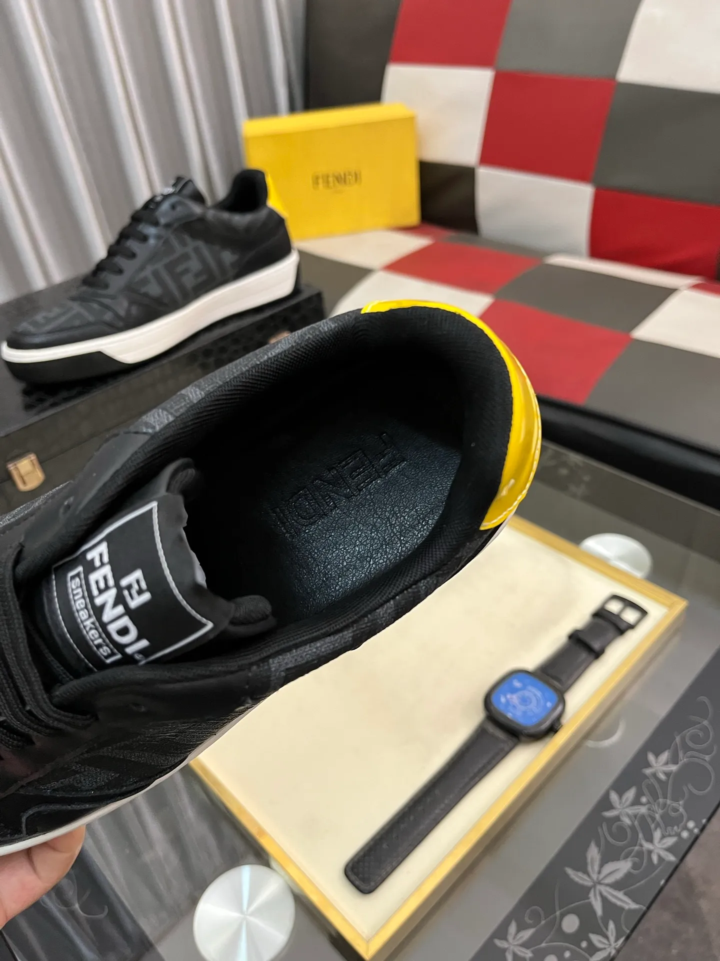 Men's Men's Shoes💰420⌚️⌚️[Fendi] Fendi's latest casual shoes for men! Available at counters simultaneously! A one-to-one replica of the original. Made entirely of imported top-grain calfskin, the interior is made of top-grain water-dyed cowhide, and the original factory-supplied rubber outsole. Leading new fashion concepts. Matching code: 38-443️⃣Colors available
